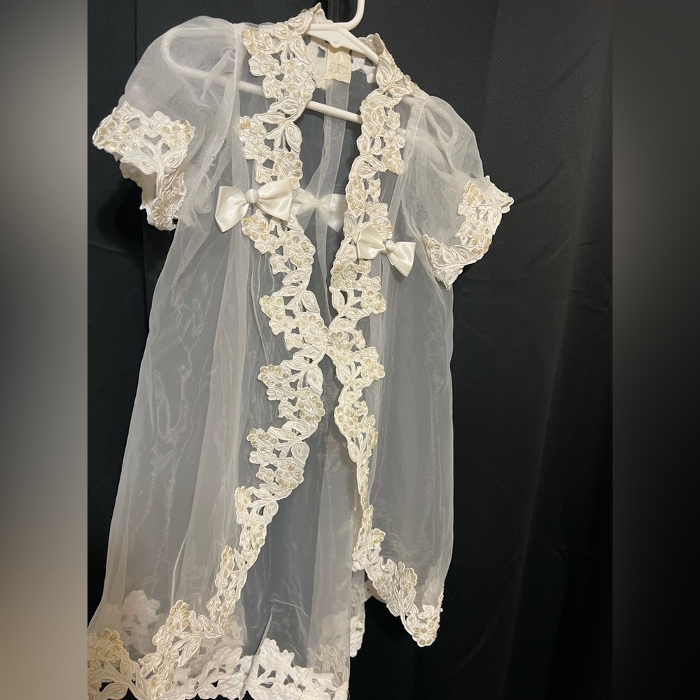Elegant White Lace Baby Dress EXCLUSIVE OF DECORATION

christing gown
Size 1-2 - Picture 10 of 12
